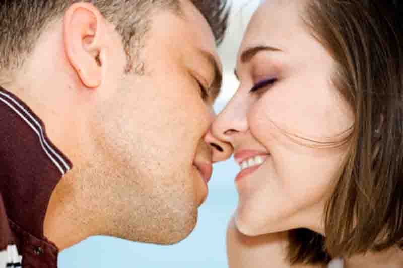 10 Shocking Kissing Facts