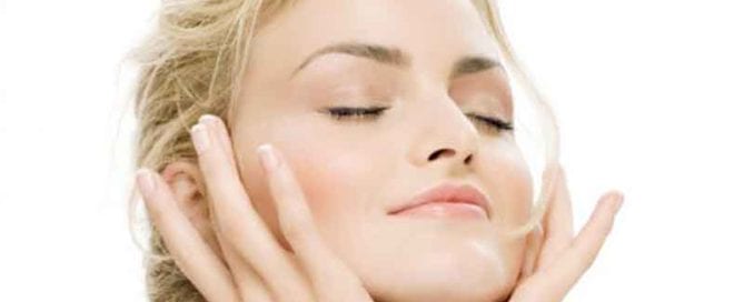3 Simple Ways Arbutin Brightens Skin Vibrantly & Effectively